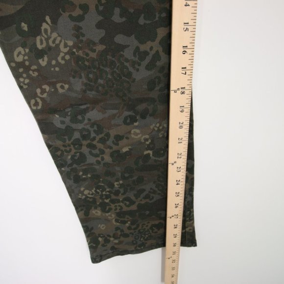 Gloria Vanderbilt Green Camouflage Pants Slimming Stretch Jeans Size 16 NWT - Picture 7 of 12